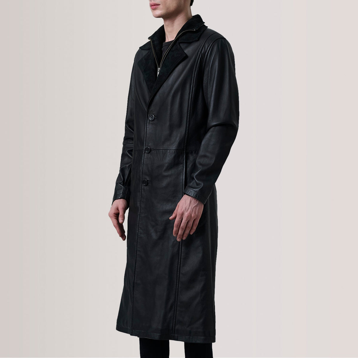 Charlton Preto Leather Single Breasted Casaco de Couro para Homem For Men - Lateral Side Profile View Showing Sleeve Cut &amp; Athletic Taper Fit