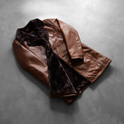 Styled Fit Perspective of Men's Cinnamon Distressed Leather Fur Casaco de Couro para Homem on Model - Natural Daylight Drape
