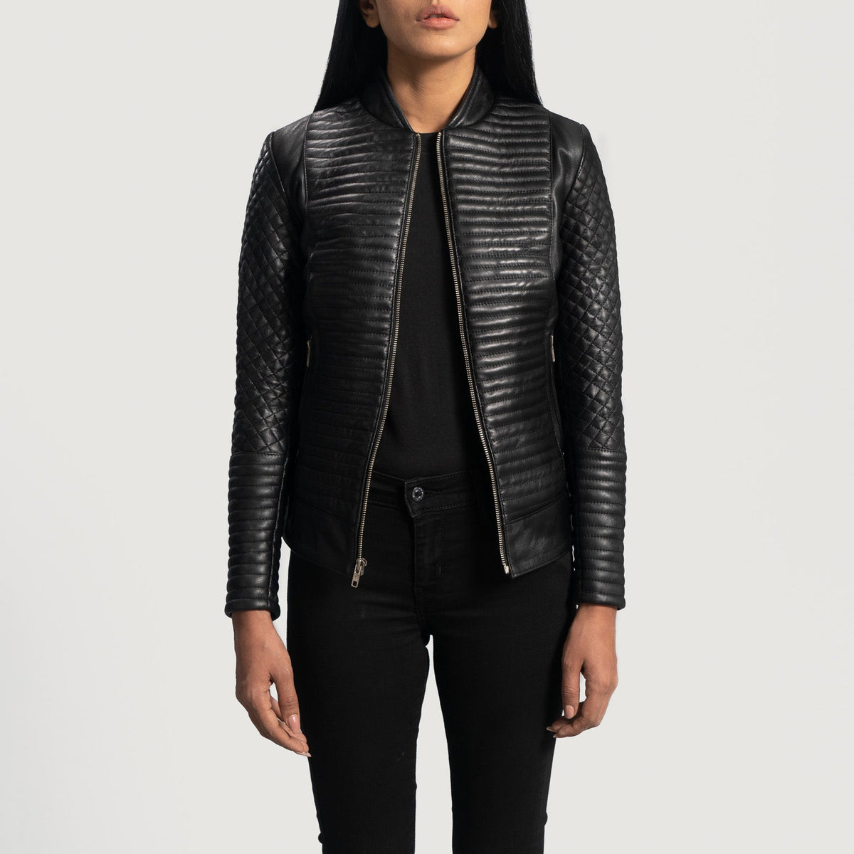 Women's Cityscape Preto Blusão Biker de Couro para Mulher - Lateral Side Profile View Showing Sleeve Cut &amp; Athletic Taper Fit