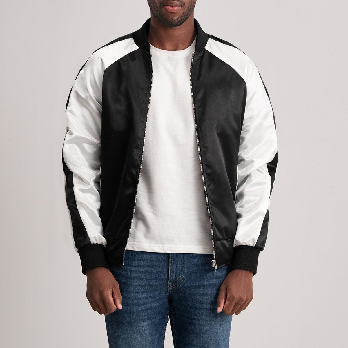 Clarke Preto Varsity Blusão de Couro para Homem - Lateral Side Profile View Showing Sleeve Cut &amp; Athletic Taper Fit