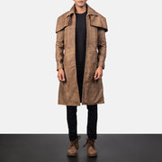 Men's Classic Castanho Leather Duster para Homem in Distressed Brown Sheepskin Snuffed - Front Profile View &amp; Tailored Silhouette | Buy Online