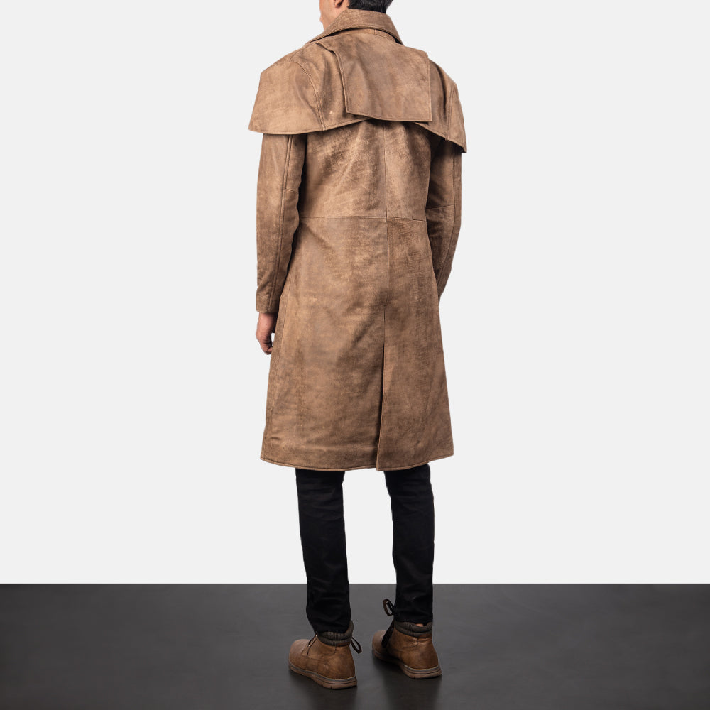 Men's Classic Castanho Leather Duster para Homem - Lateral Side Profile View Showing Sleeve Cut &amp; Athletic Taper Fit