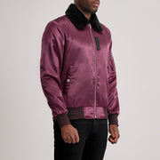 
Maroon Satin Bomber Jacket - Vista traseira com ombros definidos e bainha impecável