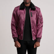 
Clyde B-15 Bordô Jaqueta Bomber de Couro para Homem - Vista lateral mostrando o corte ergonómico de mangas