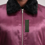 
Vista interior Showing Quilted Polyester Lining & Dois bolsos interiores funcionais