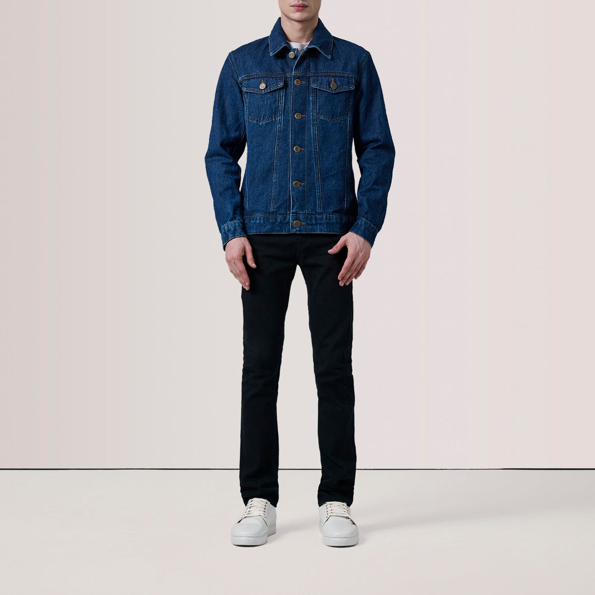 
Dark Blue Full-Grain leather Jacket - Vista traseira com ombros definidos e bainha impecável