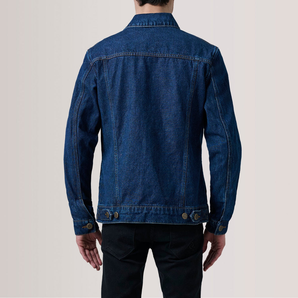 
Vista detalhada of Classic Collar & Heavy-Duty Zipper Hardware on Conard Dark Azul Denim Trucker Jaqueta de Couro para Homem For Men