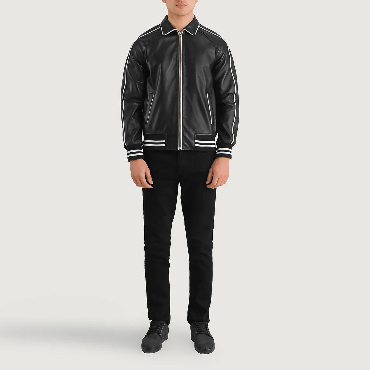 Cooper Preto Leather Varsity Blusão de Couro para Homem - Lateral Side Profile View Showing Sleeve Cut &amp; Athletic Taper Fit