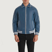 Close-Up Detail of Shirt collar &amp; Zipper Hardware on Cooper Azul Leather Varsity Blusão de Couro para Homem