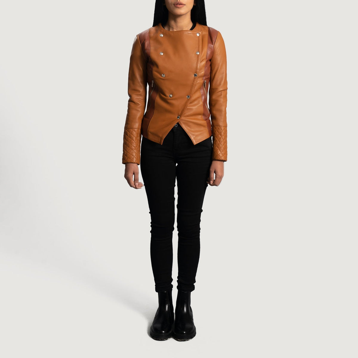 Close-Up Detail of Classic Collar &amp; Button Hardware on Women's County Castanho Claro Overlap Blusão de Couro para Mulher