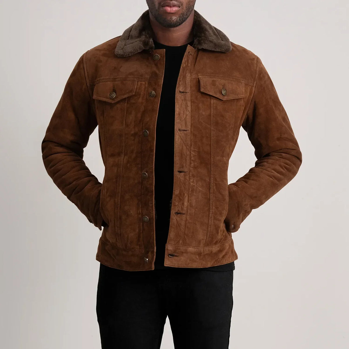 
Dallis Castanho Suede Shearling Trucker Jaqueta de Couro para Homem in Brown Goatskin Suede - Vista frontal e silhueta ajustada | Comprar online