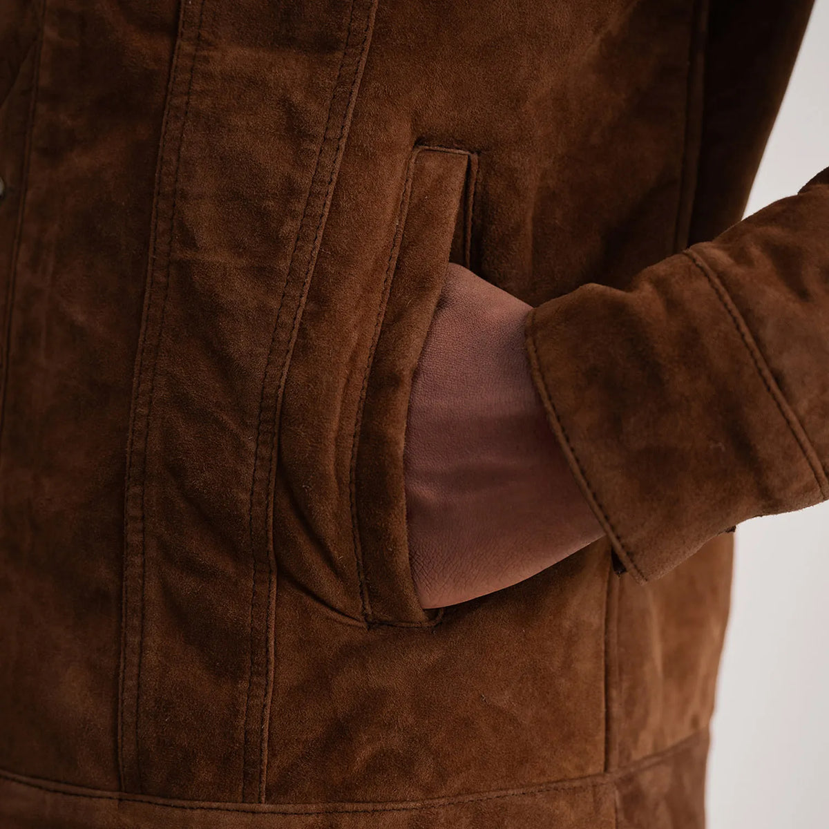 
Vista interior Showing Fully Faux Fur Lined & Dois bolsos interiores funcionais
