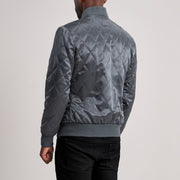 Close-Up Detail of Varsity &amp; Zipper Hardware on Danson Acolchoado Grey Varsity Blusão de Couro para Homem