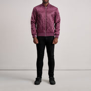Close-Up Detail of Varsity &amp; Zipper Hardware on Danson Acolchoado Bordô Varsity Blusão de Couro para Homem