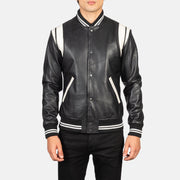 Close-Up Detail of Varsity &amp; Snap Buttons Hardware on Men's Dantee Preto Leather Varsity Blusão de Couro para Homem