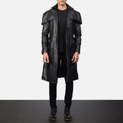 
Deux Preto Leather Duster para Homem in Black Cowhide Leather - Vista frontal e silhueta ajustada | Comprar online