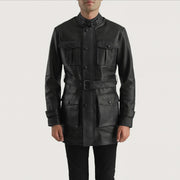 Close-Up Detail of High neck with Belt &amp; Snap button Hardware on Dolf Preto Blusão de Couro para Homem