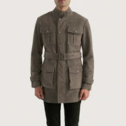 Close-Up Detail of High neck with Belt &amp; Snap button Hardware on Dolf Grey Blusão de Camurça para Homem