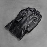 Styled Fit Perspective of Men's Don Long Preto Casaco de Couro para Homem on Model - Natural Daylight Drape