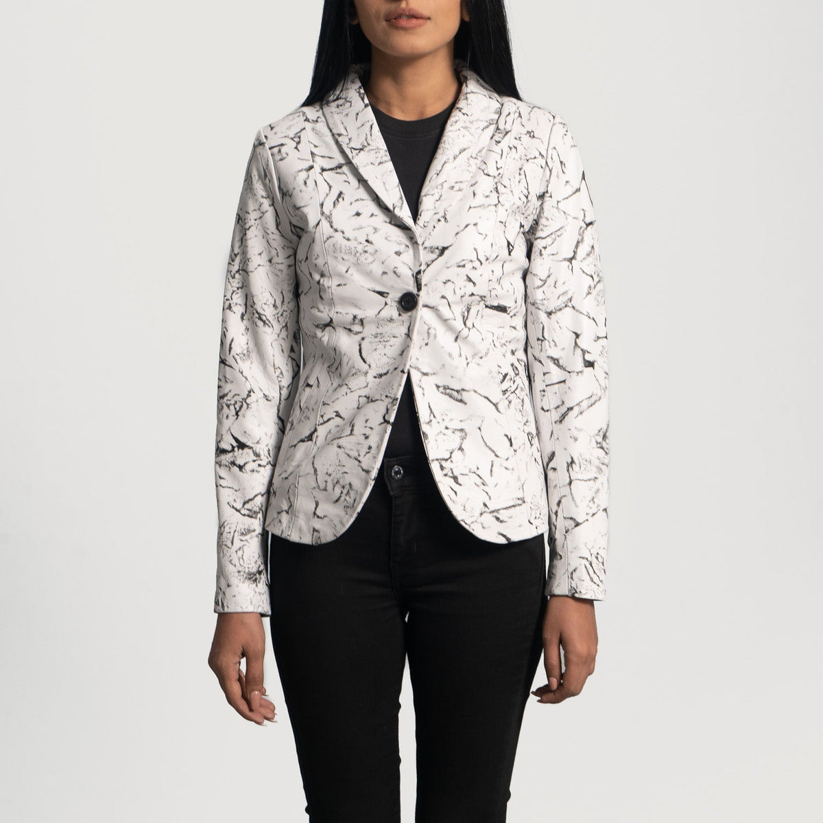 
Donna Blake White Blazer em Couro em Couro para Mulher in White Sheepskin Dip &Amp; Dye - Vista frontal e silhueta ajustada | Comprar online