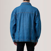 
Vista detalhada of Classic Collar & Heavy-Duty Zipper Hardware on Eddie Dark Azul Oversized Denim Trucker Jaqueta de Couro para Homem For Men