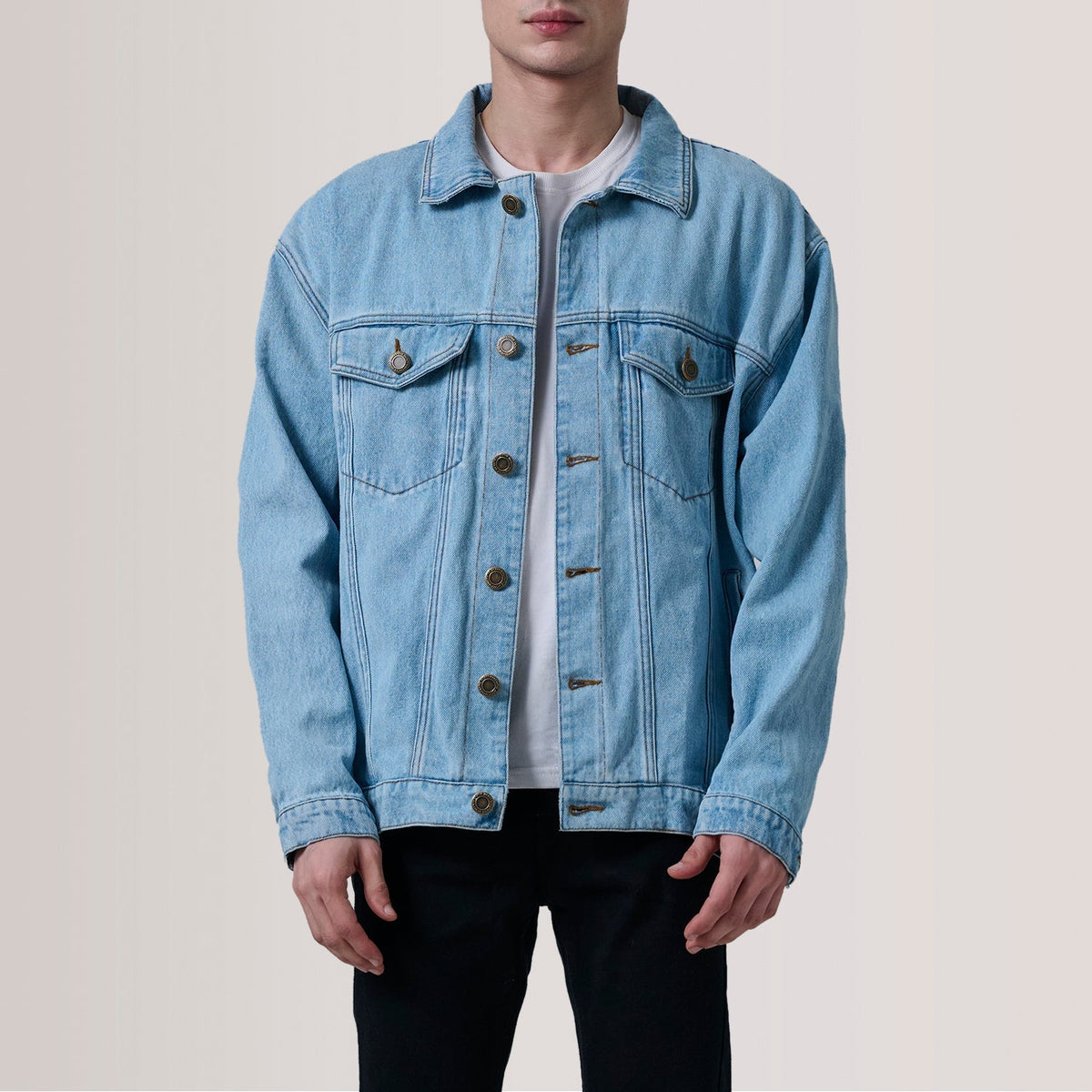 Eddie Light Azul Oversized Denim Trucker Blusão de Couro para Homem For Men in Light Blue Full-Grain Leather - Front Profile View &amp; Tailored Silhouette | Buy Online