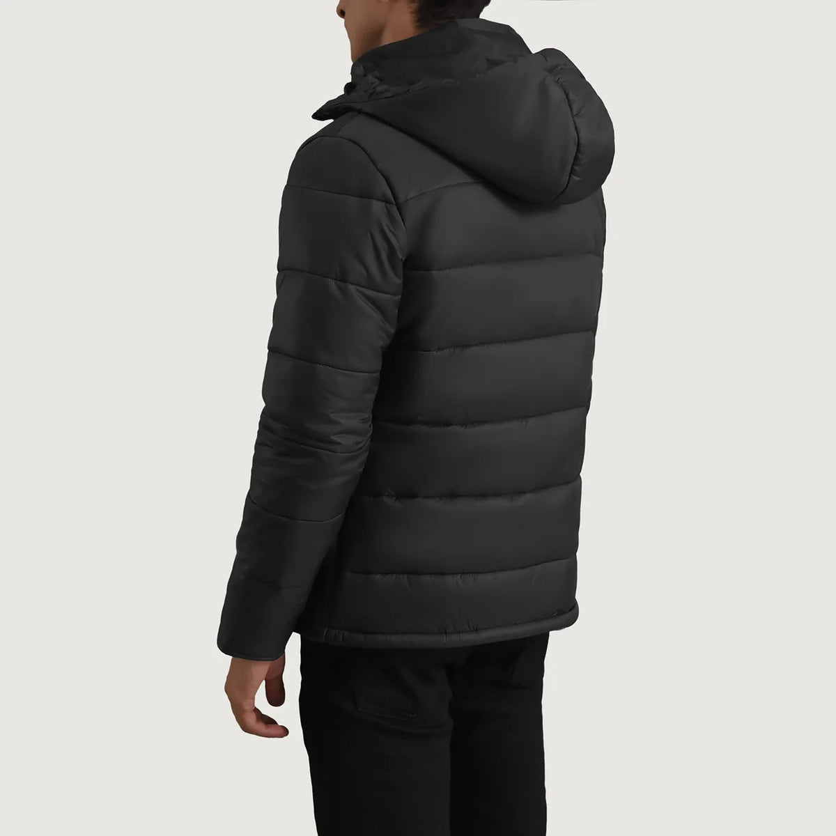 
Vista detalhada of Classic Collar & Zipper With Wind Flap Hardware on Erico Preto Hooded Puffer Jaqueta de Couro para Homem