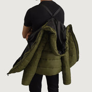 
Vista detalhada of Classic Collar & Zipper With Wind Flap Hardware on Erico Verde Hooded Puffer Jaqueta de Couro para Homem