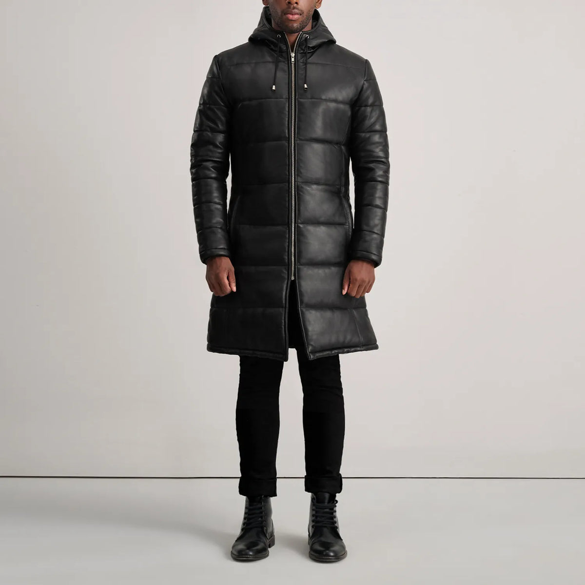 
Floyd Tan Hooded Leather Puffer Coat - Vista lateral mostrando o corte ergonómico de mangas
