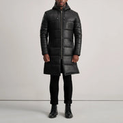 
Floyd Tan Hooded Leather Puffer Coat - Vista lateral mostrando o corte ergonómico de mangas