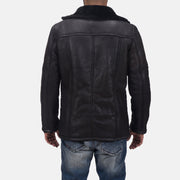 Close-Up Detail of Notch &amp; Button Hardware on Men's Furcliff Double Face Shearling Casaco de Couro para Homem