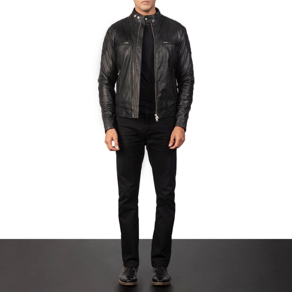 
Gatsby Quilted Black Leather Biker Jacket - Vista lateral mostrando o corte ergonómico de mangas