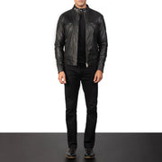 
Gatsby Quilted Black Leather Biker Jacket - Vista lateral mostrando o corte ergonómico de mangas
