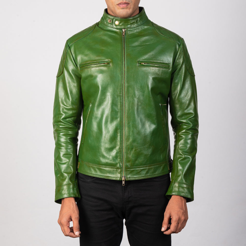 
Gatsby Quilted Green Leather Biker Jacket - Vista lateral mostrando o corte ergonómico de mangas