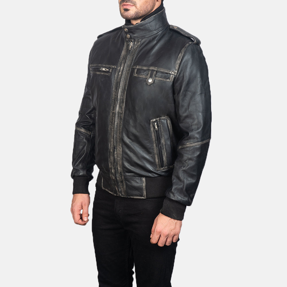 
Black Cowhide Leather Bomber Jacket - Vista traseira com ombros definidos e bainha impecável