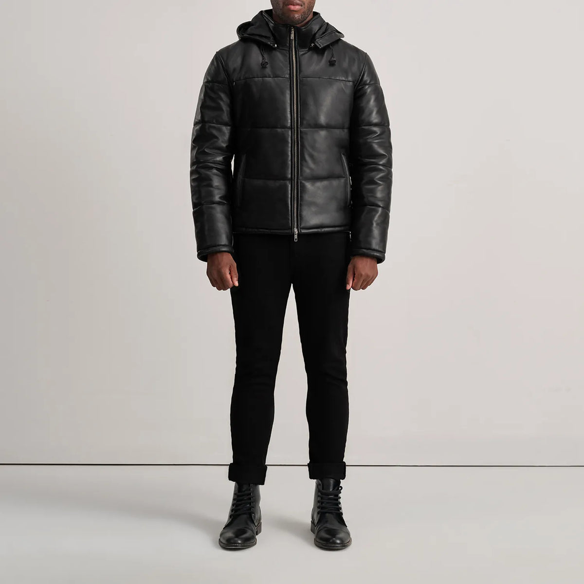 
Gordon Tan Hooded Leather Puffer Jacket - Vista lateral mostrando o corte ergonómico de mangas
