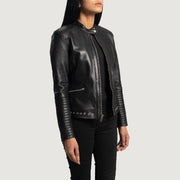 Women's Haley Ray Preto Blusão Biker de Couro para Mulher - Lateral Side Profile View Showing Sleeve Cut &amp; Athletic Taper Fit