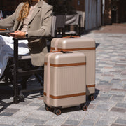 
Vista detalhada of Classic Collar & Heavy-Duty Zipper Hardware on Hand Luggage Suitcase Zuna para Mulher para Mulher
