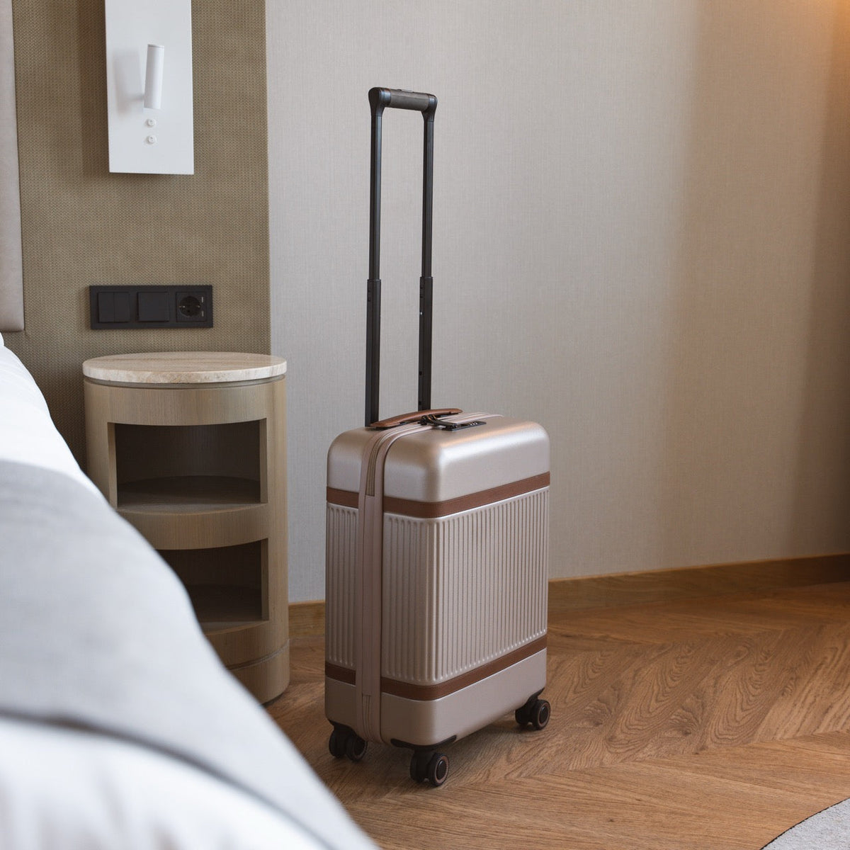 
Hand Luggage Suitcase Zuna para Mulher para Mulher - Vista lateral mostrando o corte ergonómico de mangas