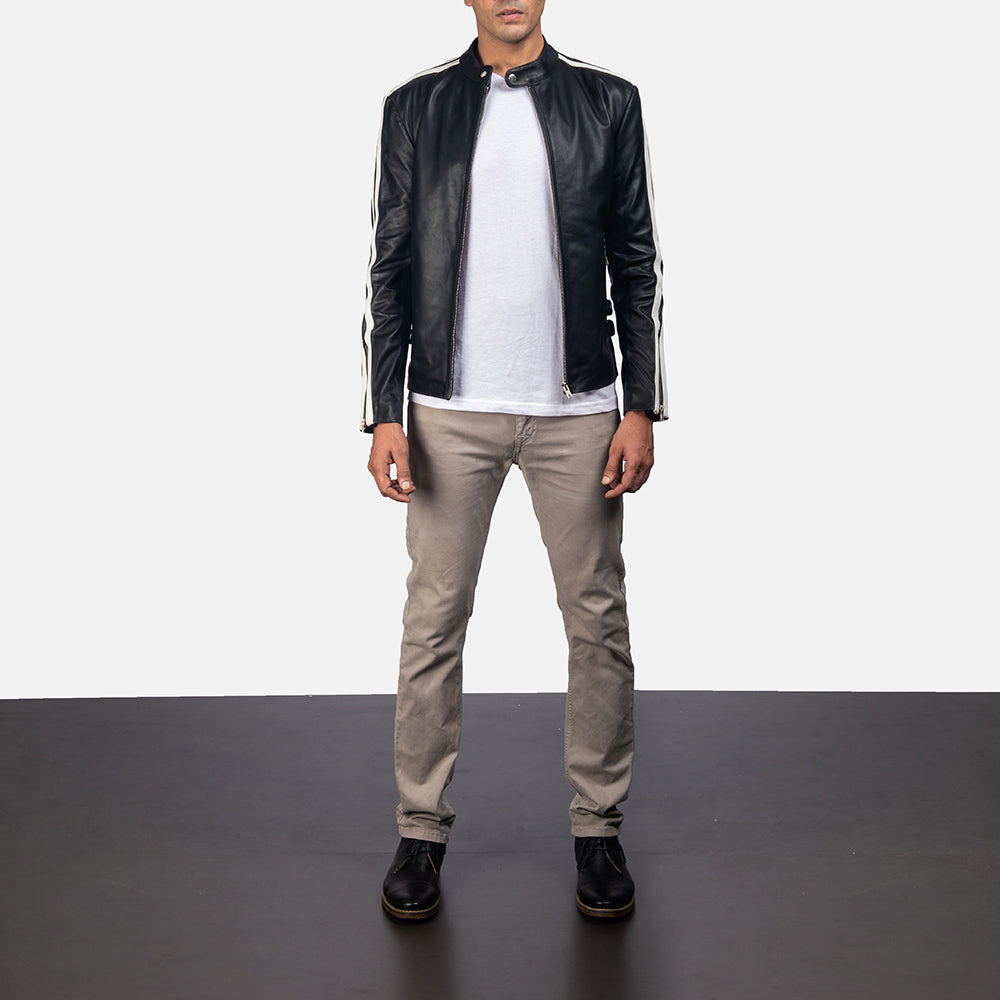 
Hank Preto Jaqueta Biker de Couro para Homem - Vista lateral mostrando o corte ergonómico de mangas
