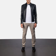 
Hank Preto Jaqueta Biker de Couro para Homem - Vista lateral mostrando o corte ergonómico de mangas
