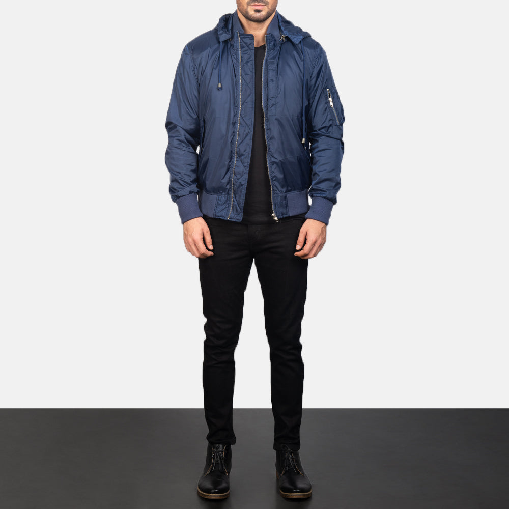 
Blue Hooded Bomber Jacket - Vista lateral mostrando o corte ergonómico de mangas
