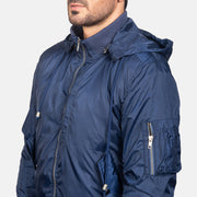 
Vista interior Showing Quilted Viscose Lining & Dois bolsos interiores funcionais
