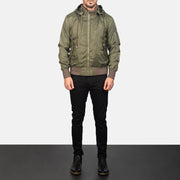 
Hanklin Ma-1 Green Hooded Bomber Jacket - Vista lateral mostrando o corte ergonómico de mangas