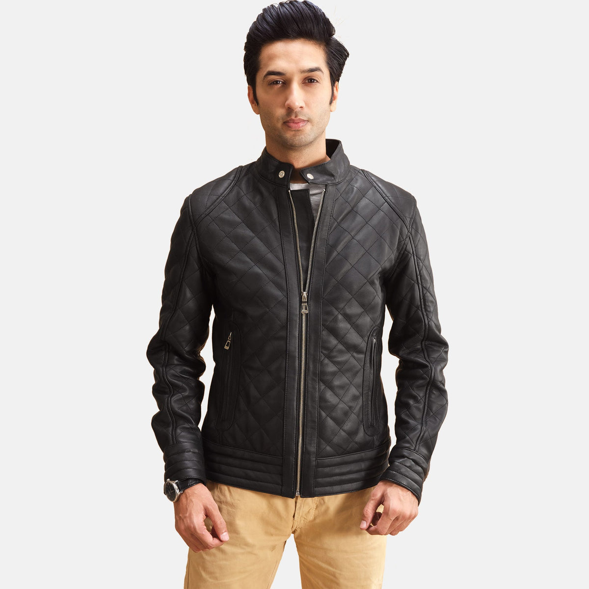 
Henry Acolchoado Preto Jaqueta de Couro para Homem in Black Sheepskin Leather - Vista frontal e silhueta ajustada | Comprar online