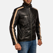 Close-Up Detail of Band with snap button &amp; Zipper Hardware on Men's Jack Preto Blusão Biker de Couro para Homem