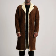 
Kolby Brown Suede Shearling Long Coat in Brown Goatskin Suede - Vista frontal e silhueta ajustada | Comprar online