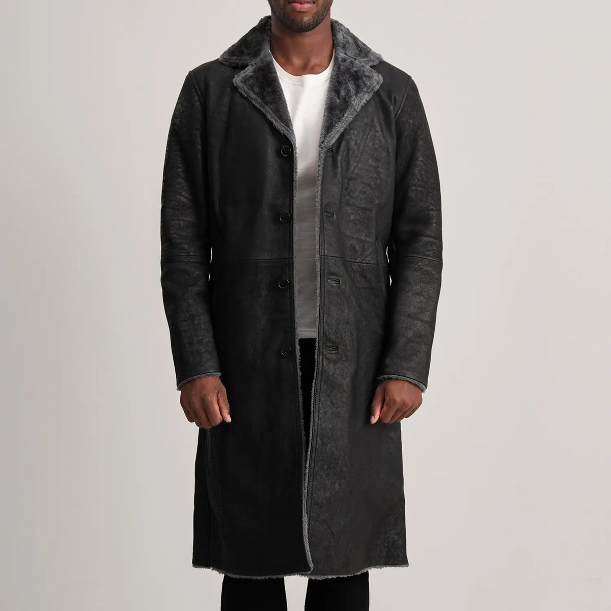 
Kolby Distressed Black Shearling Long Coat in Distressed Black Sheepskin Snuffed - Vista frontal e silhueta ajustada | Comprar online