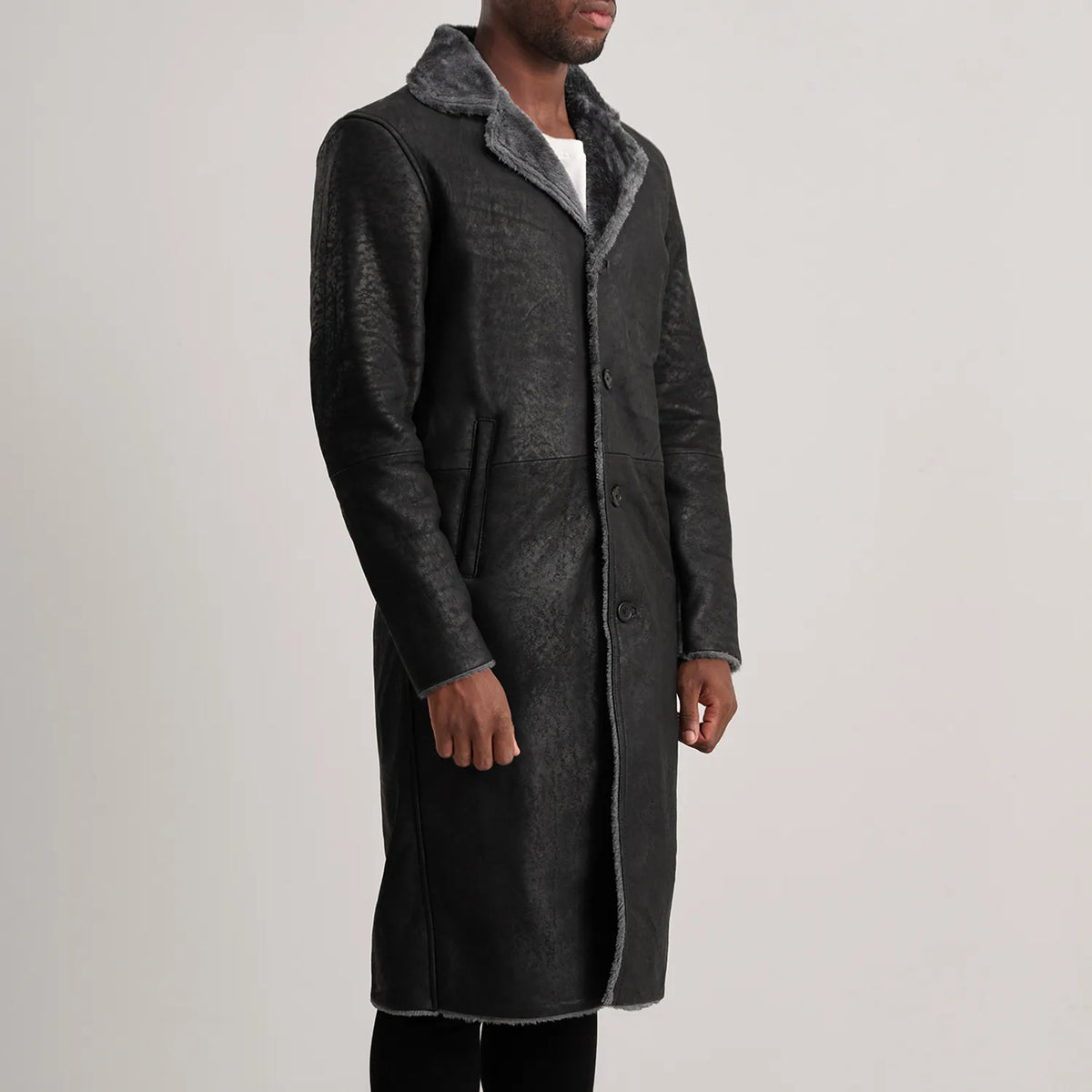 
Distressed Black Sheepskin Snuffed Aviator Jacket - Vista traseira com ombros definidos e bainha impecável