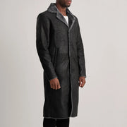 
Distressed Black Sheepskin Snuffed Aviator Jacket - Vista traseira com ombros definidos e bainha impecável